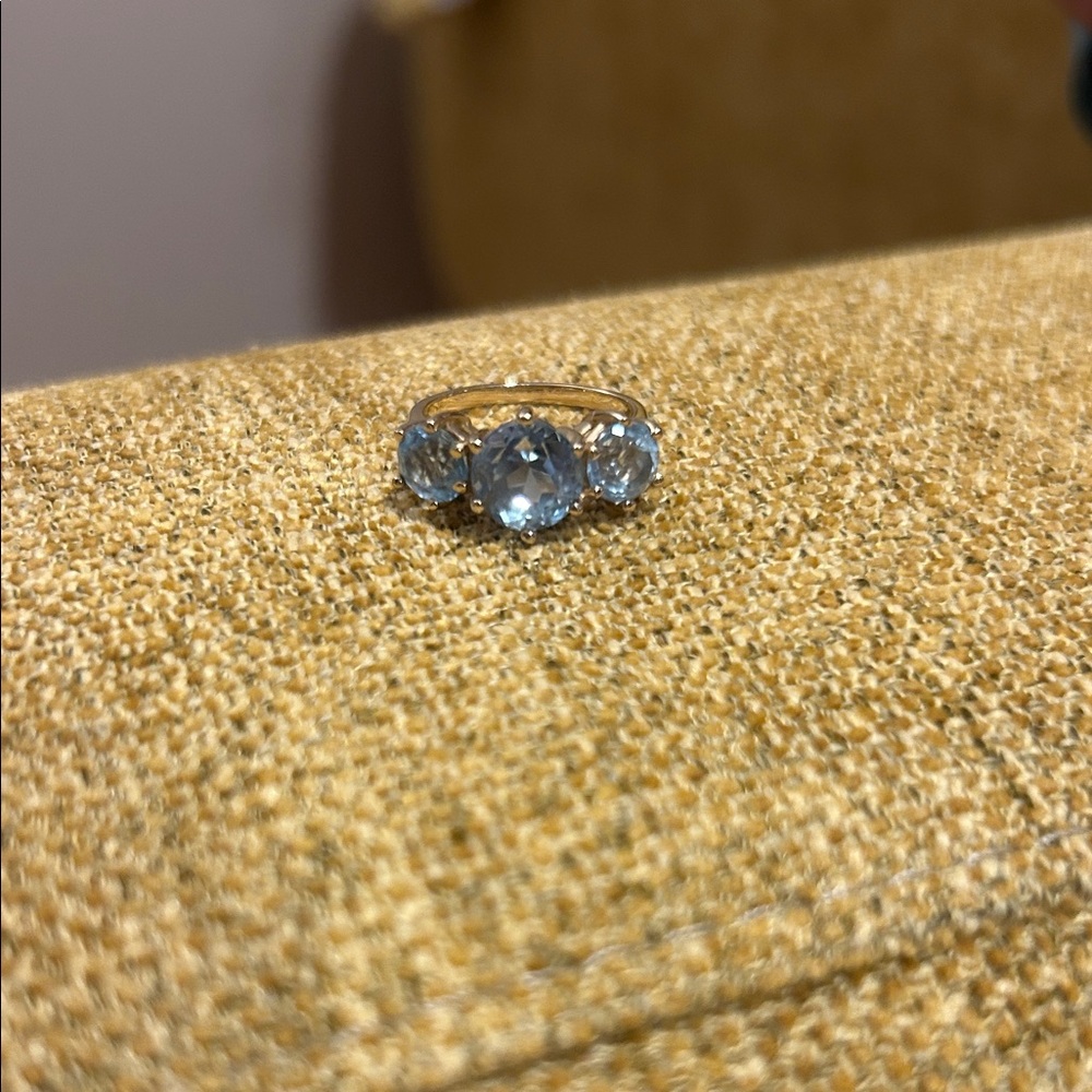 Stunning Gold Blue Gemstone Ring